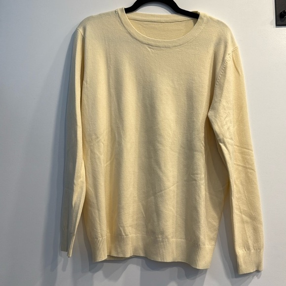 None Other - Men’s Yellow Light Weight Sweater- Size Xl